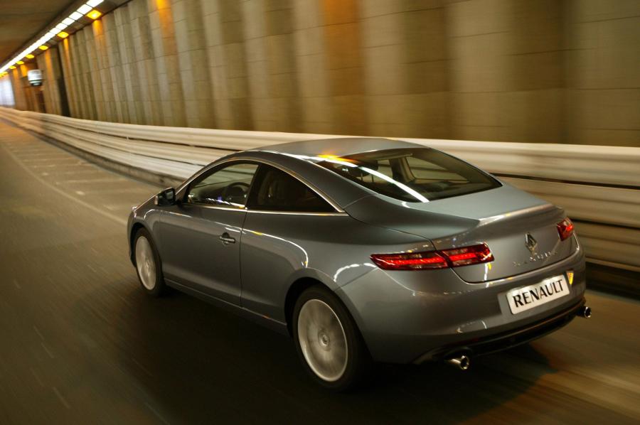  Renault Laguna Coupe 2008 года  (фото 22 из 53)